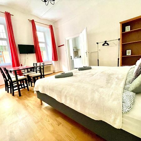 Very Warm Home With Big Bed Near New York Cafe บูดาเปสต์ ภายนอก รูปภาพ